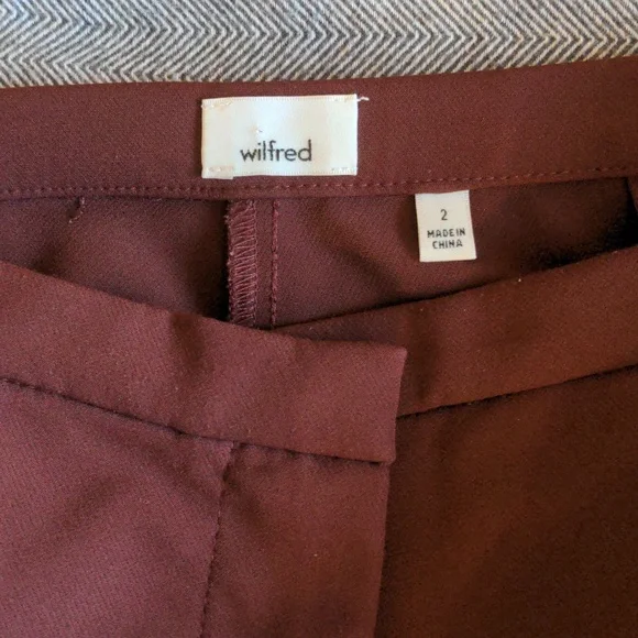 Wilfred size 2 burgundy slim cropped pants - Picture 4 of 4